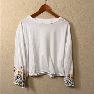 DRIFTWOOD White Top with Floral Embroidery